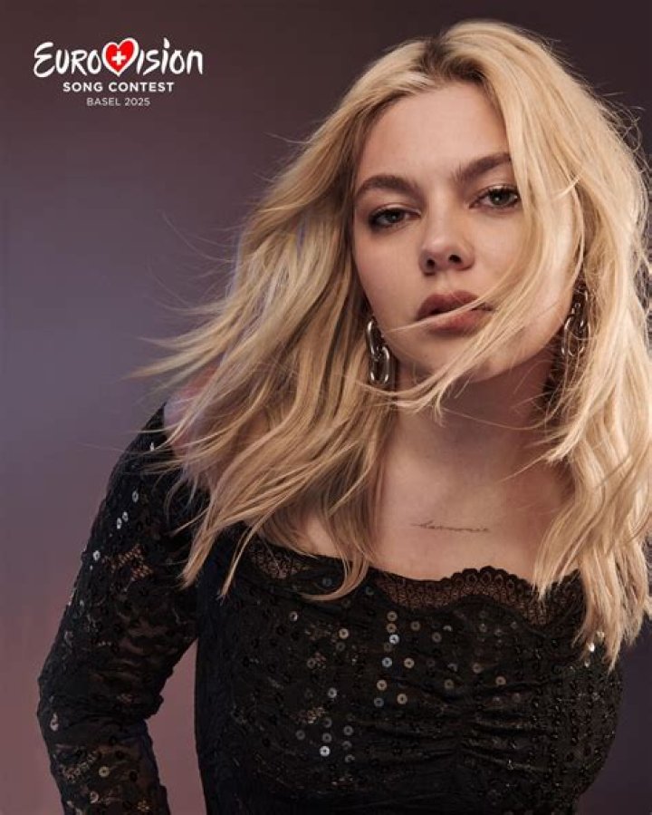 Age De Louane Maman